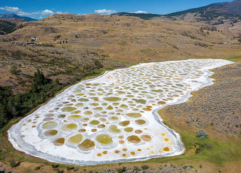 Spotted Lake: A Natural Mosaic of Colorful Spots0