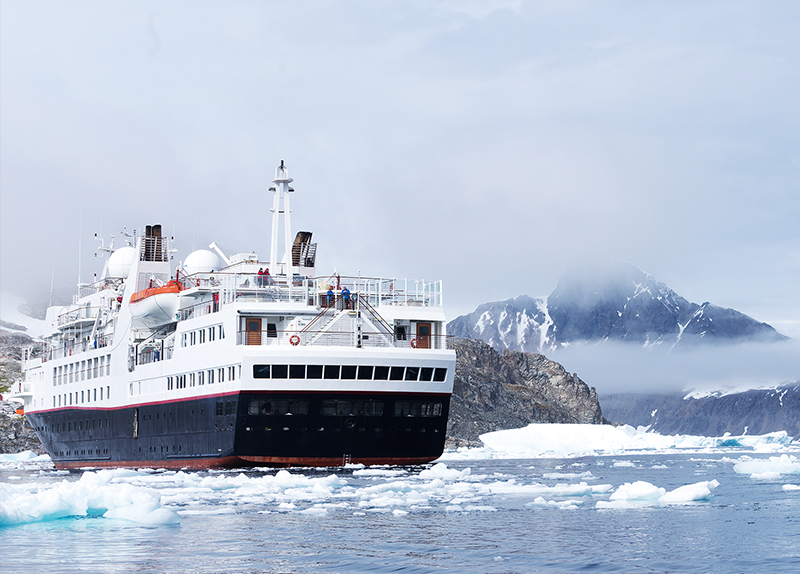 Exploring Antarctica: Cruise Adventures in the Frozen Continent0