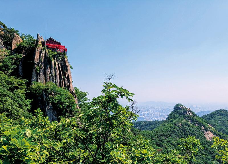 Climbing Gwanaksan in Seoul5