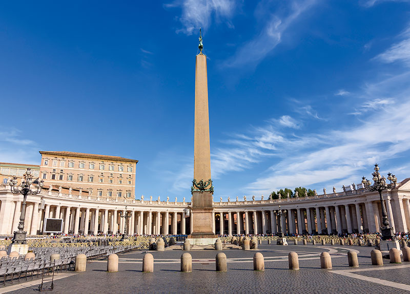 Pope Leo XIV Meets Stars, Warns Against Decline of Cinema0