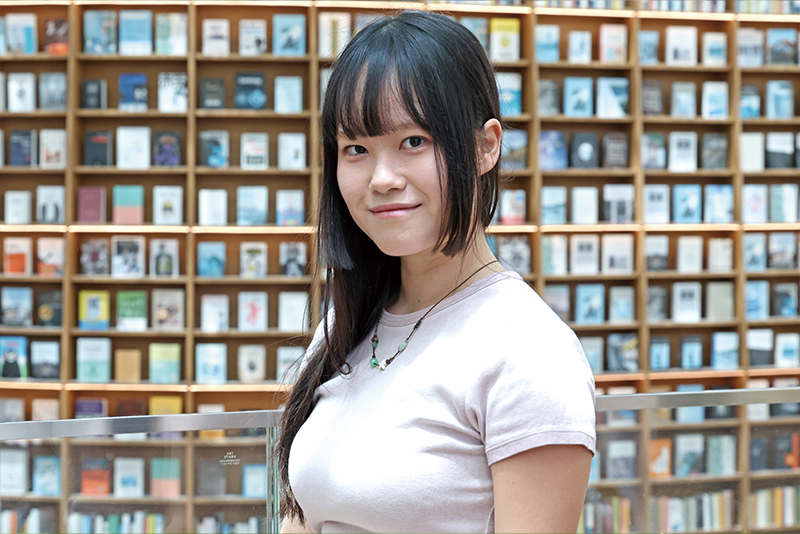 Jjeom: The Influencer Who Dances for Books0