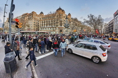 Should Cities Set Limits on Tourists? - Think & Talk