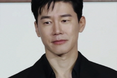 Kim Mu-yeol Draws Global Attention With ‘Teach You a Lesson’ - People