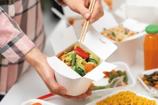Do Food Delivery Apps Make Eating Habits Worse? - Think & Talk