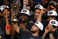 New York Knicks Win NBA Title After 53 Years - Entertainment & Sports
