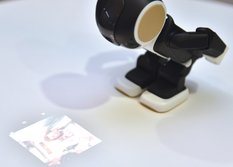 New Walking Robot Smartphone0