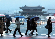 Seoul Sees First Snowfall of the Year - National News