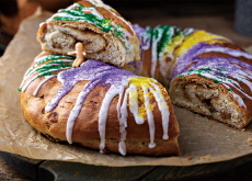 King Cake For Mardi Gras / An Echidna - Photo News