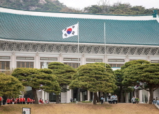 Visitors Flock to Cheong Wa Dae After President’s Impeachment - National News Visitors Flock to Cheong Wa Dae After President’s Impeachment - National News