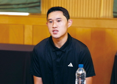 Lee Dong-gyeong - People Lee Dong-gyeong - People