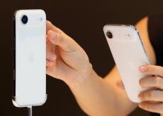 Visitors View the New iPhone in Seoul / AI Agri Robot Display in Seoul - Photo News