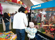 Sharing Toys at DDP / Hungry Egrets on the Farm - Photo News