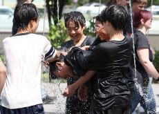 Cooling Off at Gwanghwamun Square / A Fun Day at the Rice Field - Photo News