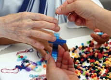 Water Gun Fight in Quirky Costumes / Making Crosses With Blocks - Photo News