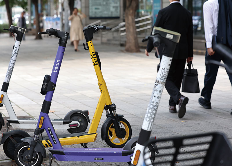 Seoul Struggles With Abandoned E-Scooters0