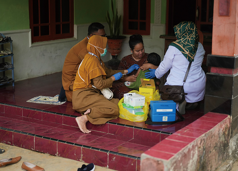 Robot Draws Attention at BeiDou Summit / Indonesia Measles Vaccination Drive2