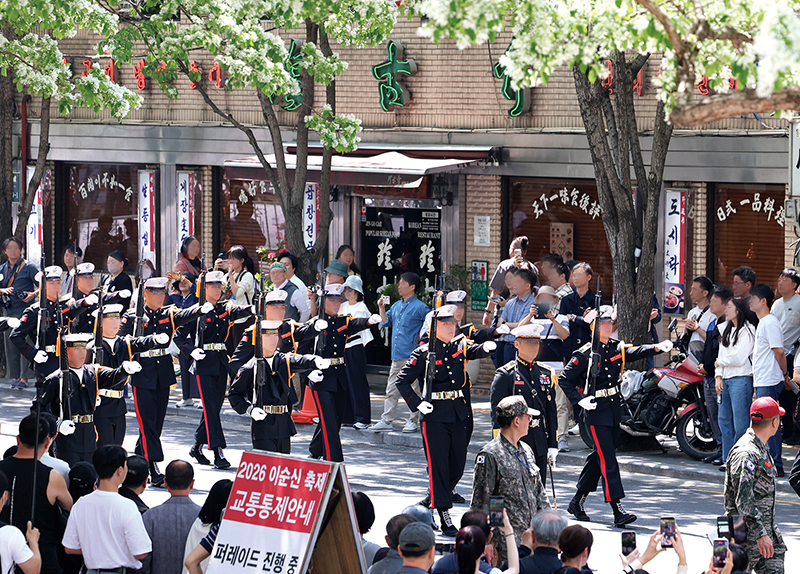 Honoring the Royal Ancestors / Honoring Korea��s Naval Hero5