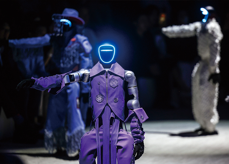 The Black Eagles Put on a Show / What Will Robots Wear?3