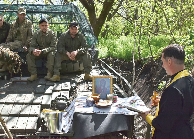Putin Declares Easter Truce in Ukraine, Both Sides Accuse Violations0