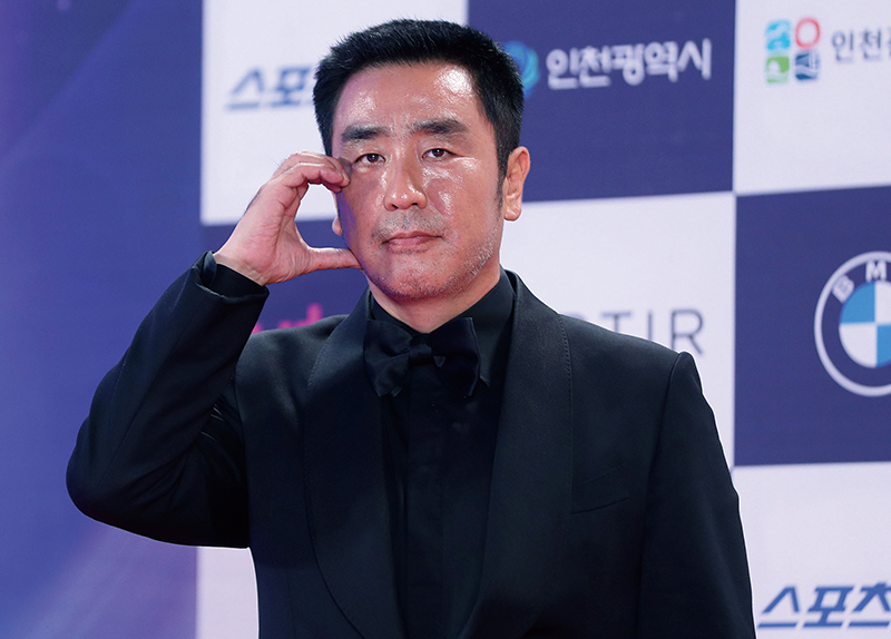Actor Ryu Seung-Ryong Lends His Voice To Support Neighbors in Need0