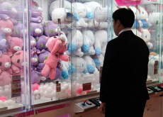 Man Calls Police After Losing Crane Game 200 Times - World News I