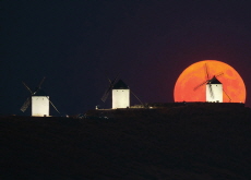 Buck Moon Rises Over Spain - Photo News