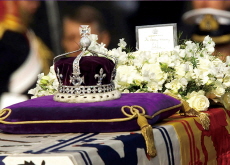 Queen Elizabeth II’s Death Intensifies Debate Over British Crown Jewels - Culture/Trend