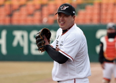 Ryu Hyun-Jin Triumphantly Returns to the Korean League - Sports