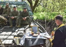 Putin Declares Easter Truce in Ukraine, Both Sides Accuse Violations - Headline News