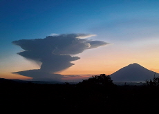 Volcanic Eruption in Indonesia Disrupts Travel, Prompts Evacuations - Global News