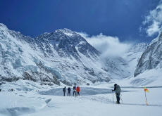 Hundreds Rescued From Surprise Blizzard on Mount Everest - Global News