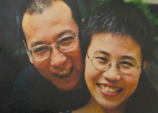 Chinese Nobel Laureate Liu Xiaobo Dies - Headline News