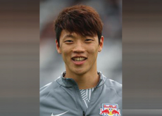 Hwang Hee-chan Joins Legends in Champions League Debut - Sports