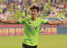 Lee Dong-gook Re-signs With Jeonbuk - Sports
