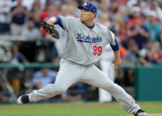 Two Korean Pitchers Join Their New MLB Teams - Sports