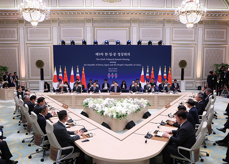 South Korea, Japan, and China Hold Trilateral Summit - The World in Retrospect