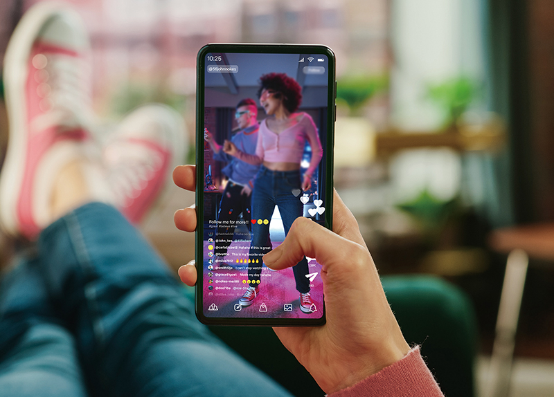 Short-Form Videos and the Shrinking Human Attention Span - The World in Retrospect Short-Form Videos and the Shrinking Human Attention Span - The World in Retrospect