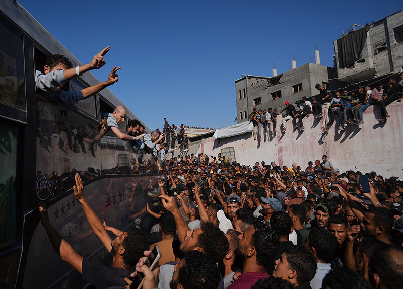 Nearly 2,000 Palestinian Prisoners Freed in Ceasefire Deal as Gaza Faces Deep Crisis - World Features Nearly 2,000 Palestinian Prisoners Freed in Ceasefire Deal as Gaza Faces Deep Crisis - World Features