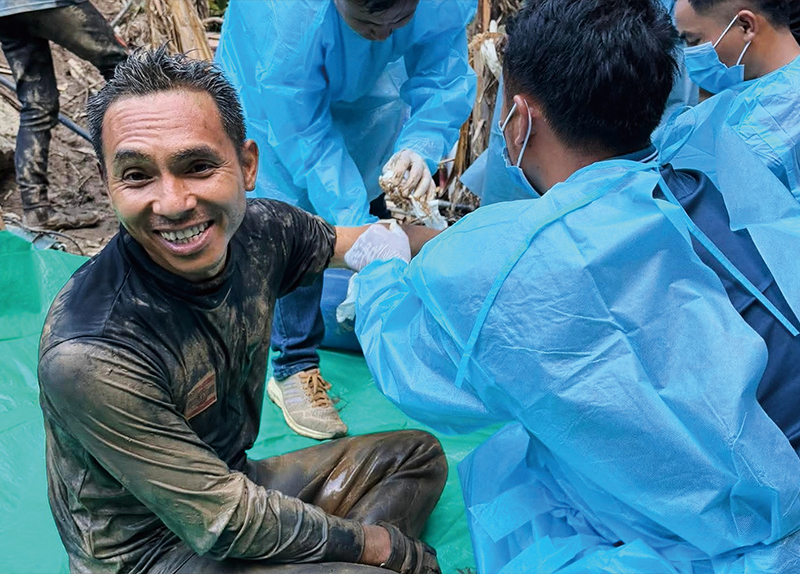Trapped by Floodwaters: Laos Cave Rescue Races Against Time0