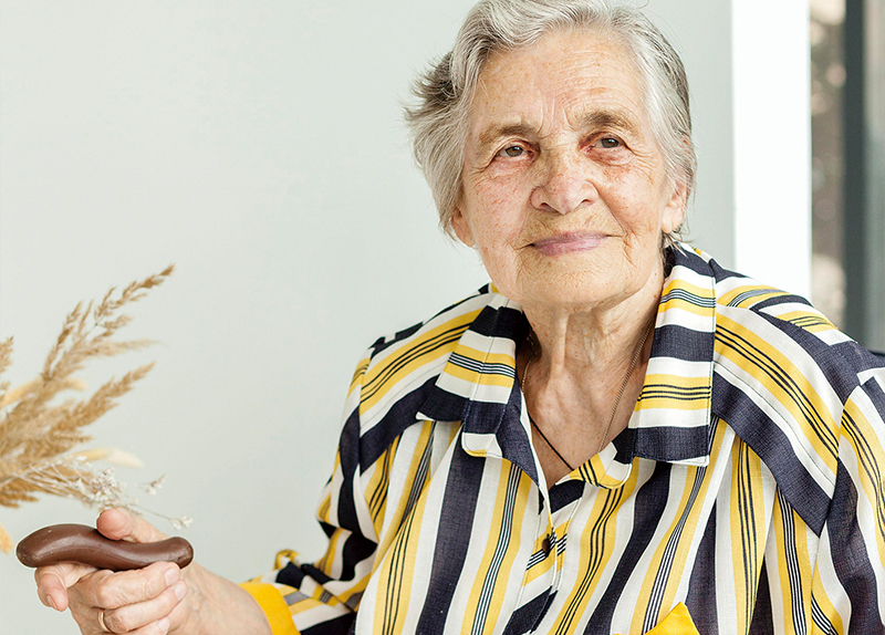 What Is Nonnamaxxing? Gen Z Embraces the Italian Grandma Lifestyle6